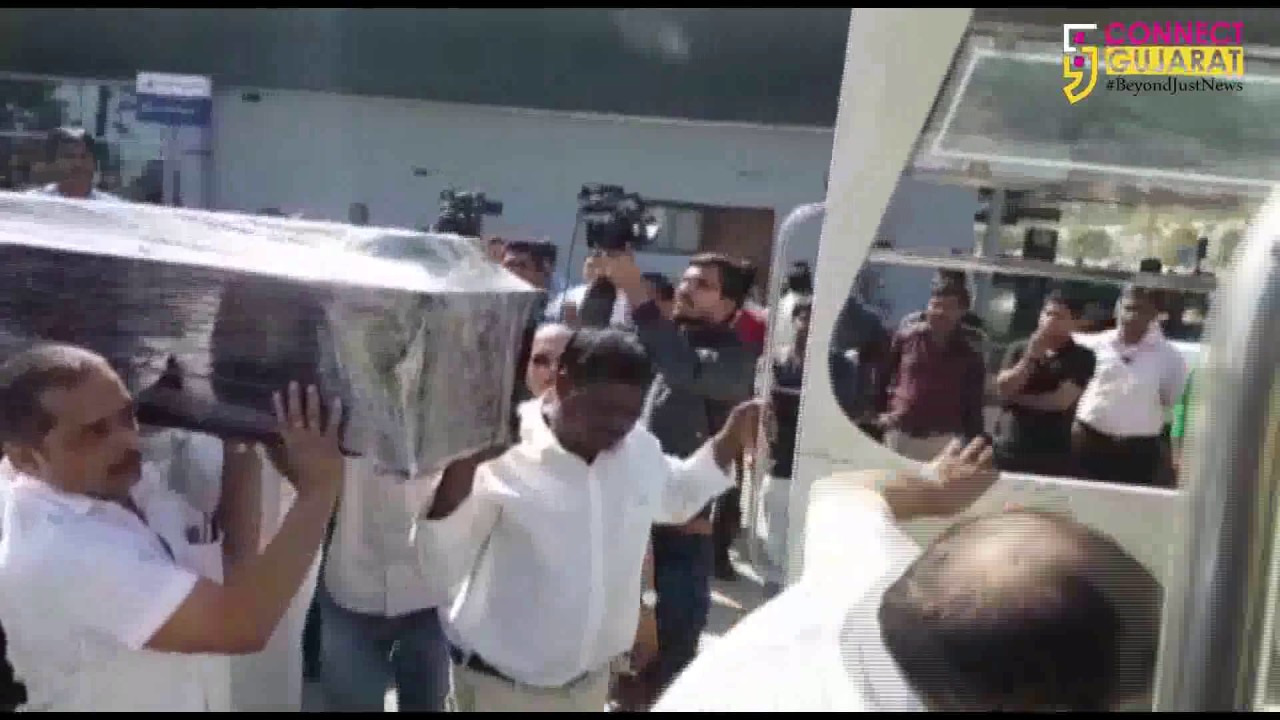 Dead Body of Khushi Shah arrives in Vadodara Airport, Gujarat