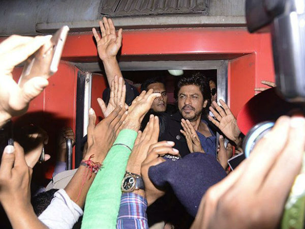 One dies in stampede to see Shah Rukh at Gujarat railway station