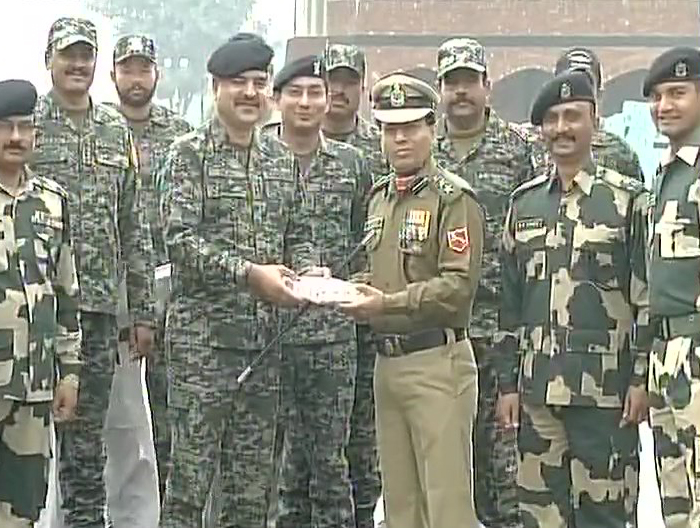 On R-Day, Indian, Pakistan troops exchange sweets on LoC