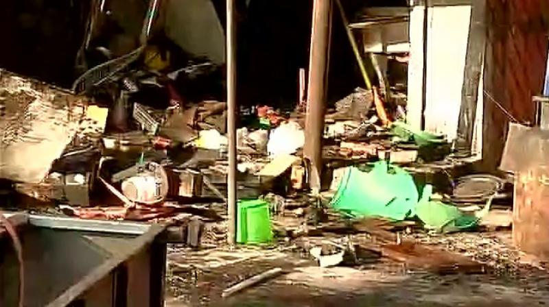 2 firemen killed in Delhi cylinder blast