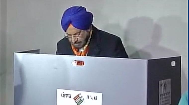 Ex-Army chief first to cast vote in Patiala