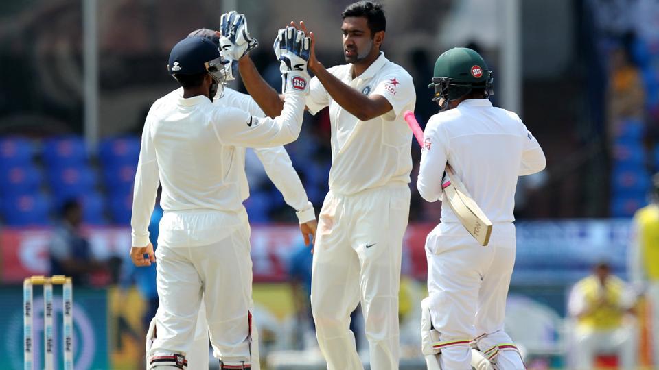 India lead by 300 runs at lunch on Day Four vs Bangladesh