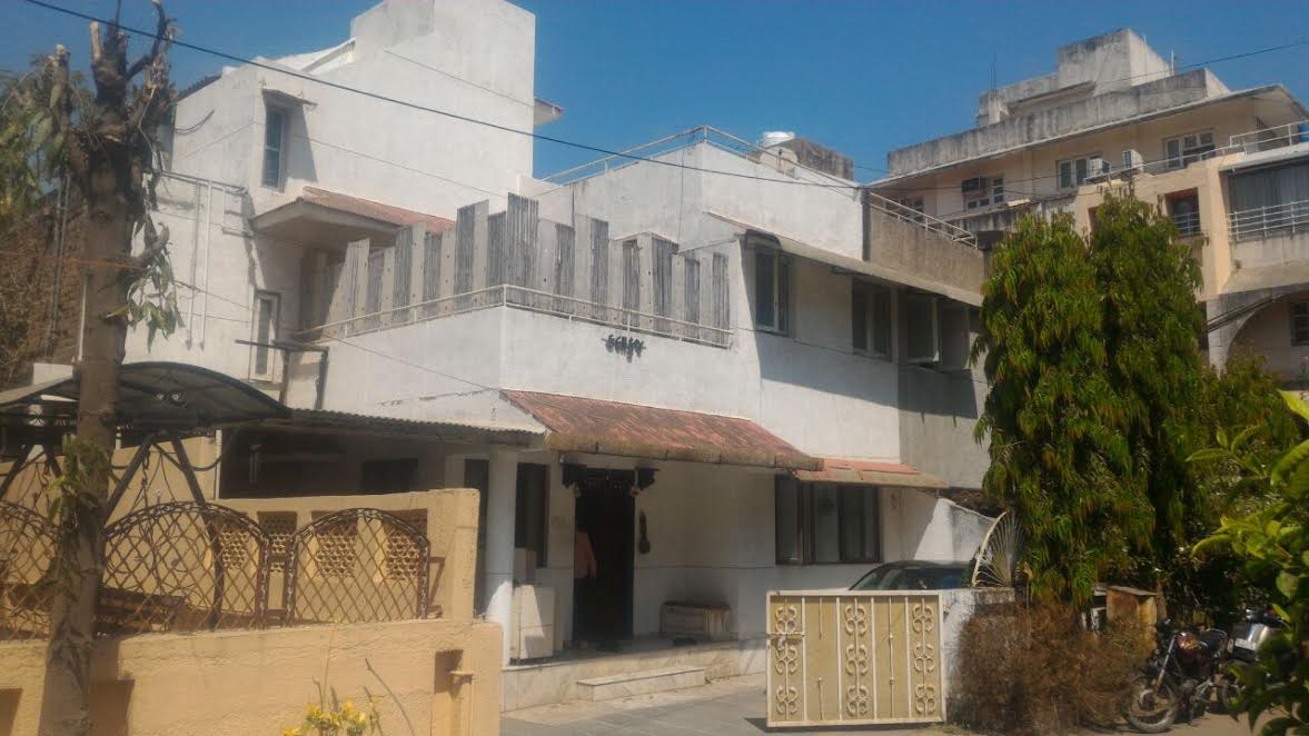 6.88 lakhs theft in popular garba organiser house in Vadodara
