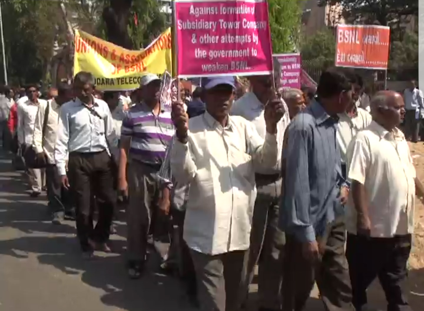 BSNL employees take out rally in Vadodara