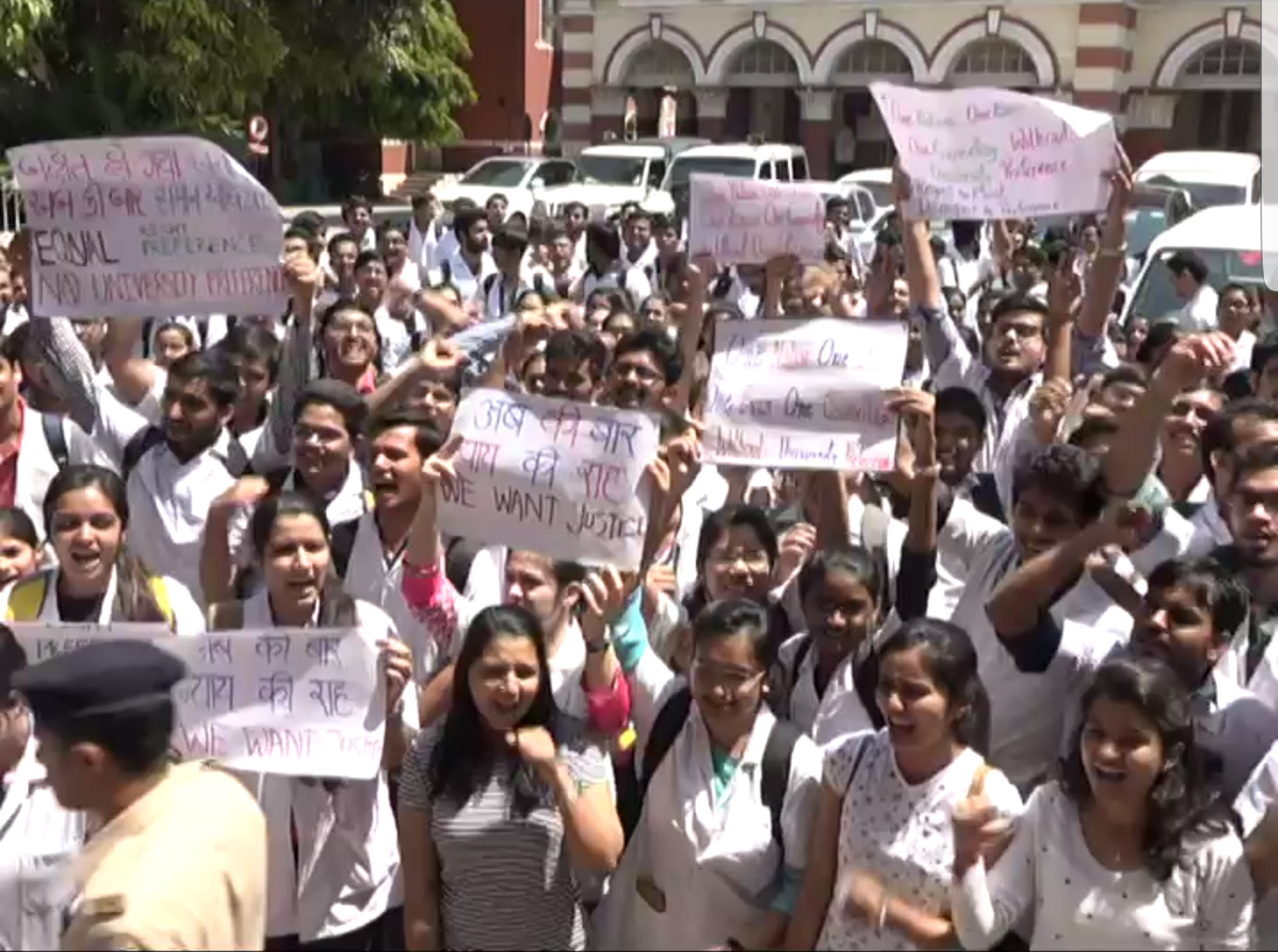 Vadodara Medical college students in favour of common councelling
