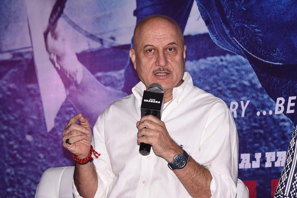 Anupam Kher gives credit to Akshay kumar for his fitter look in Naam Shabana