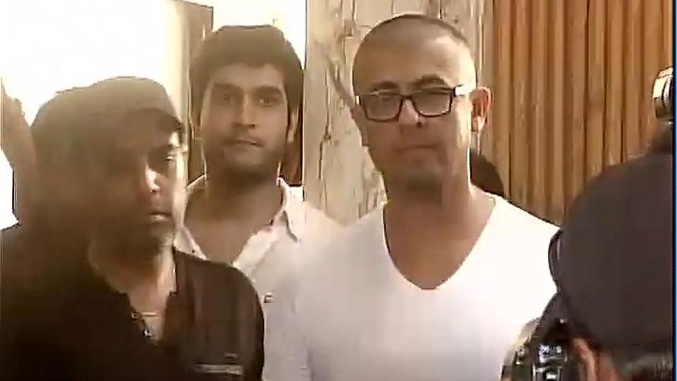 Sonu Nigam shaves head on live television in response to azaan controversy