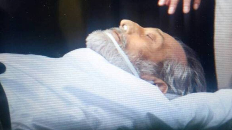 Body of khanna kept at his home before cremation