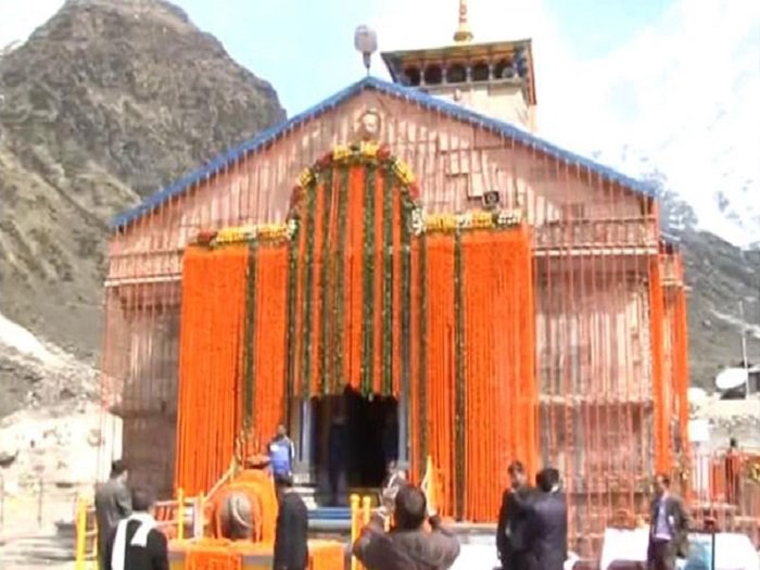 Modi offers prayers at Kedarnath temple