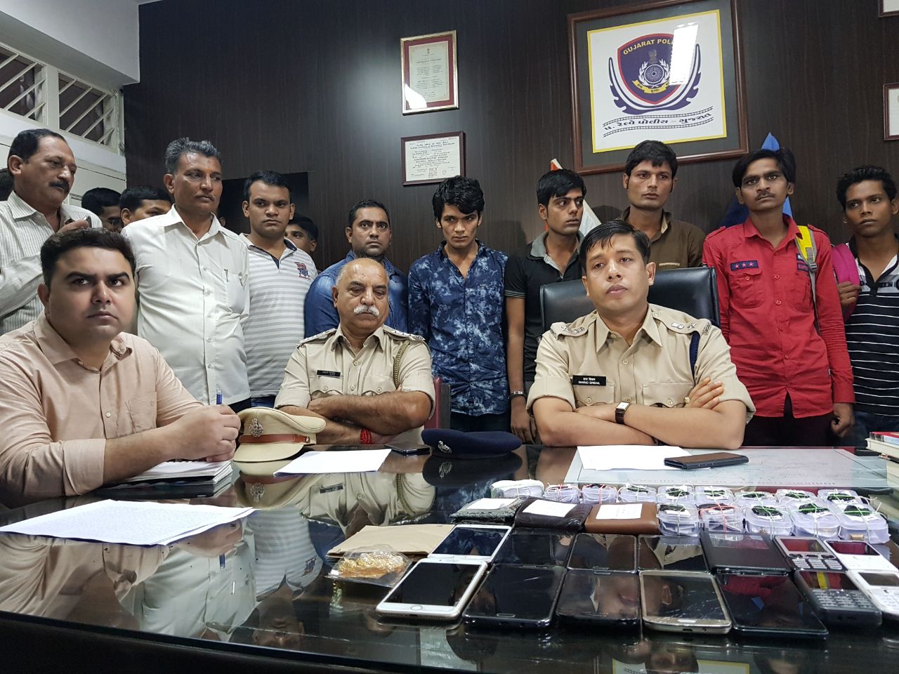 Bag lifter and pick pocketing gang busted by Gujarat Railway Police