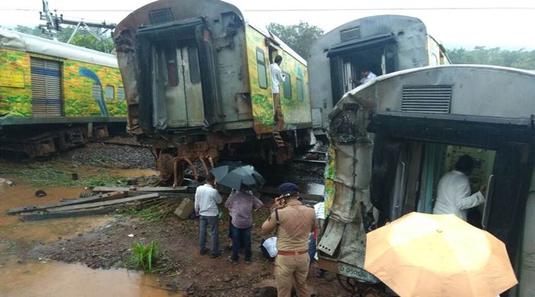 8 coaches of Nagpur-Mumbai Duronto Express derails