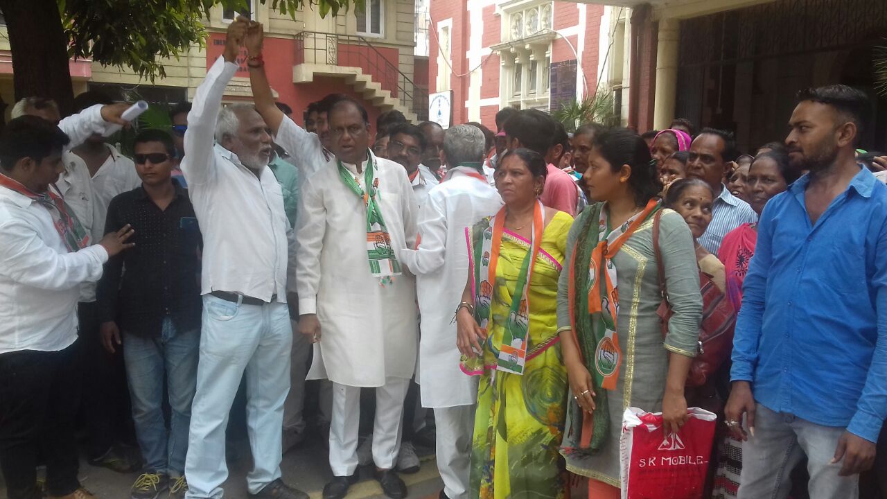 District Congress protest against Tadipar decision