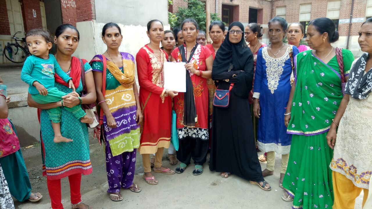 Madhyan Bhojan Ladies protest against delay in salaries