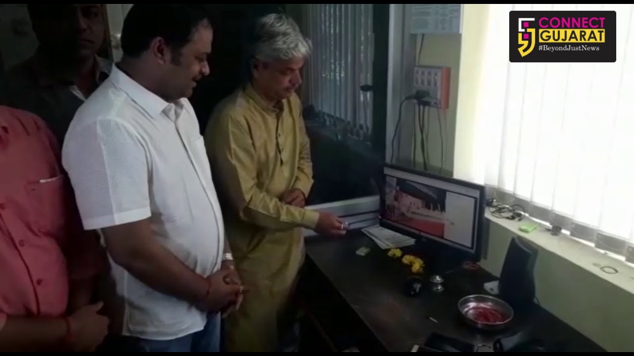 Vadodara Congress worship the laptop as their Shastra for the upcoming elections