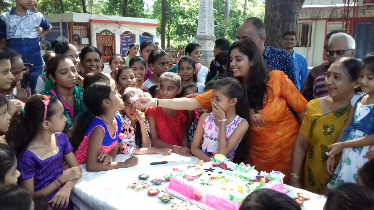 Hoonf Charitable Trust celebrate Diwali with 1000 needy children