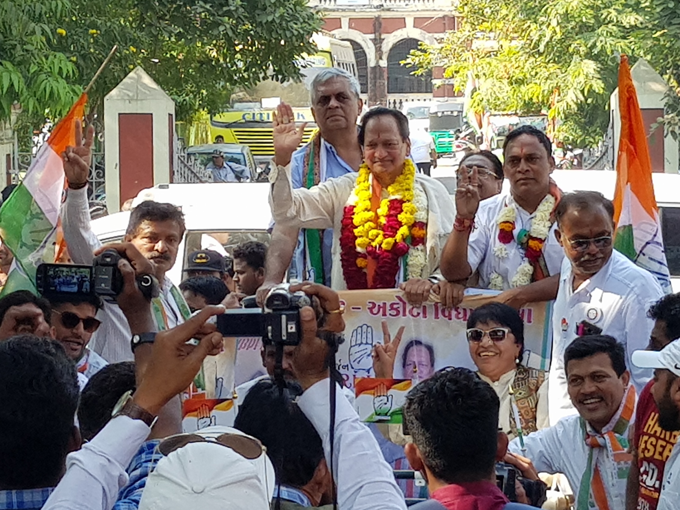 Congress candidates files their nomination papers on the last day