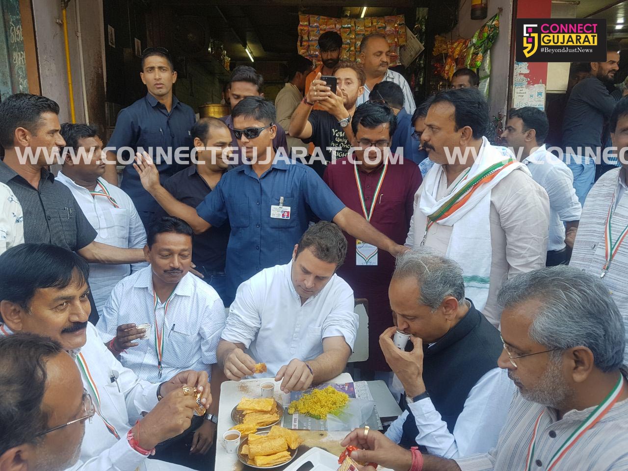 Rahul Gandhi taste Surti snacks