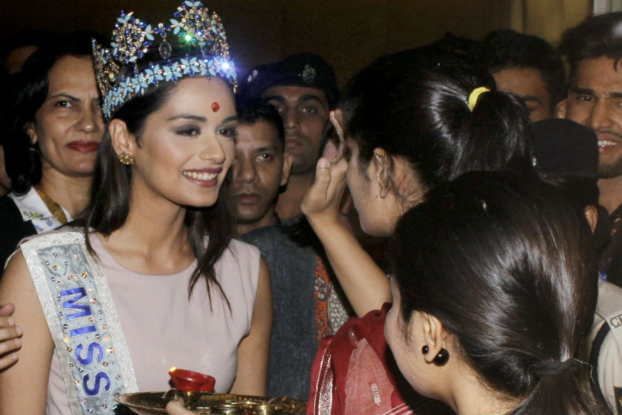 Miss World Manushi Chhillar gets glorious welcome in India