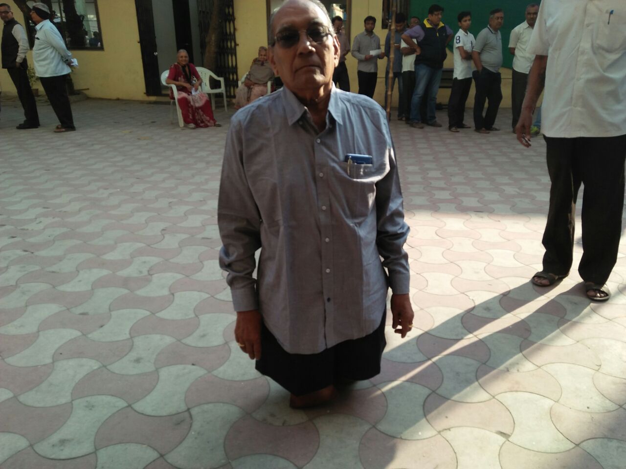 74 yr old divyang cast his vote in Vadodara