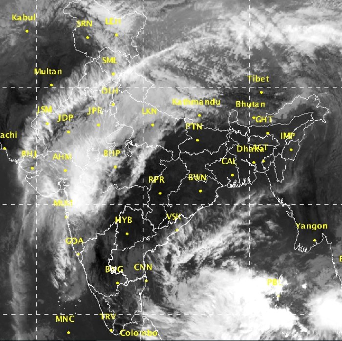 Cyclone Ockhi to make landfall by midnight in Gujarat