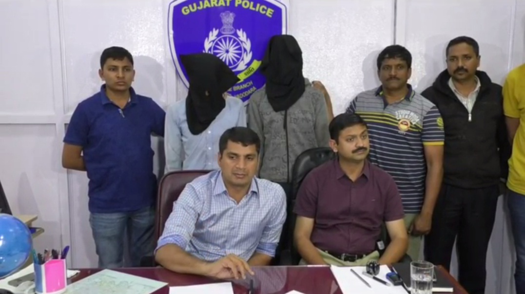 Vadodara LCB arrested two for loot with murder