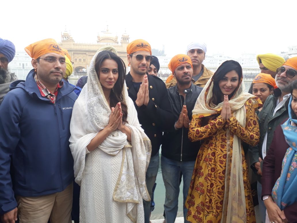 Team Aiyaary Visits Golden Temple ahead of film’s release