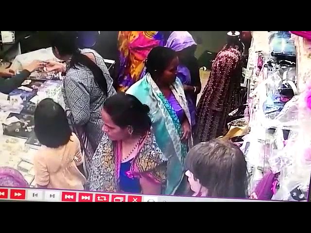 Gang of women arrested involving in theft inside saree showroom