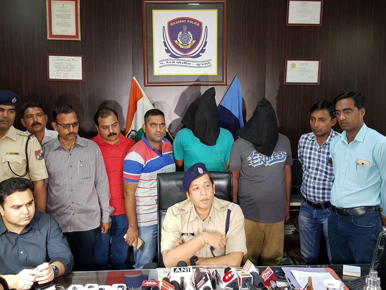 Vadodara Railway LCB caught members of notorious Sansi gang for theft