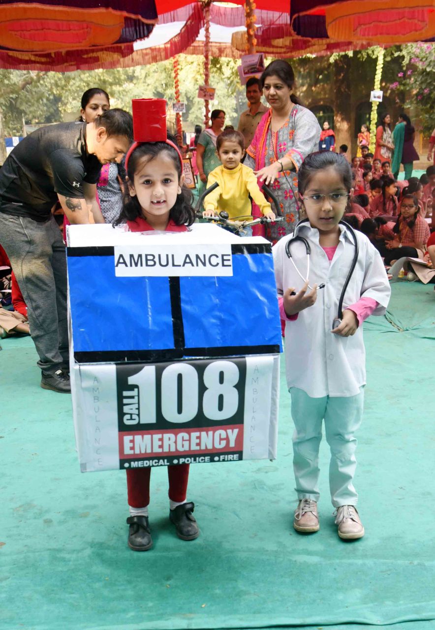 Unique fashion show by little students to spread traffic awareness