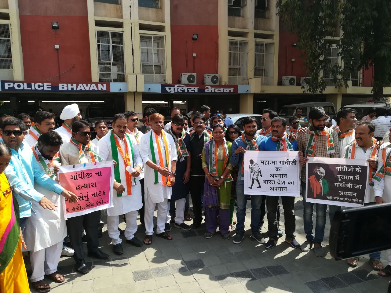 Congress raised protest against play on Nathuram Godse