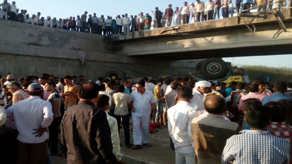 Gujarat: Truck fells in drain in bhavnagar, 28 die