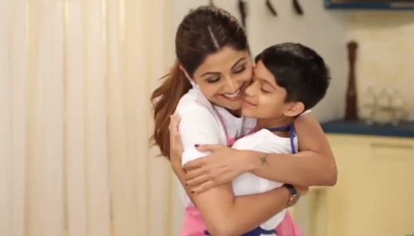 Shilpa Shetty with son Viaan Making Ice Lollies is The Cutest thing On The Internet