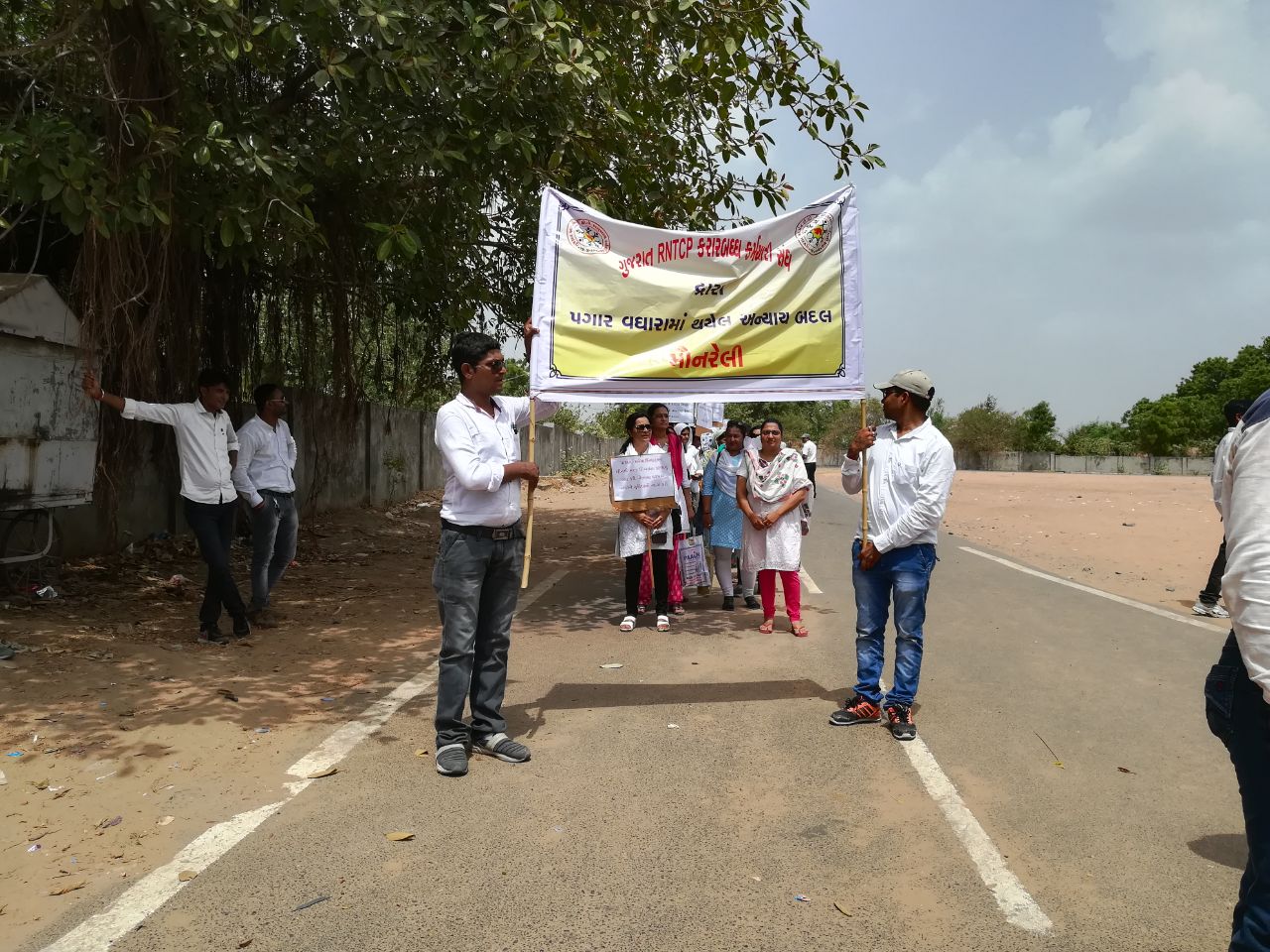 Protest rally of Vadodara Zone TB department employees in Vadodara
