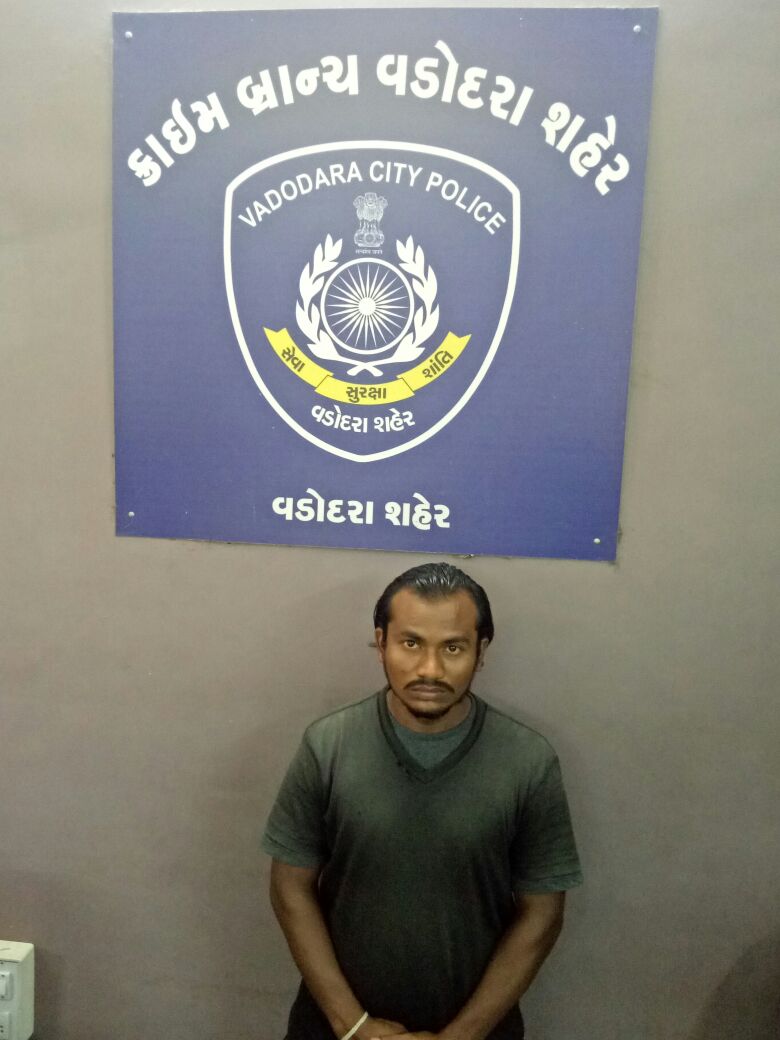 Vadodara SOG arrested seized liquor of listed bootlegger Rajesh Thakor