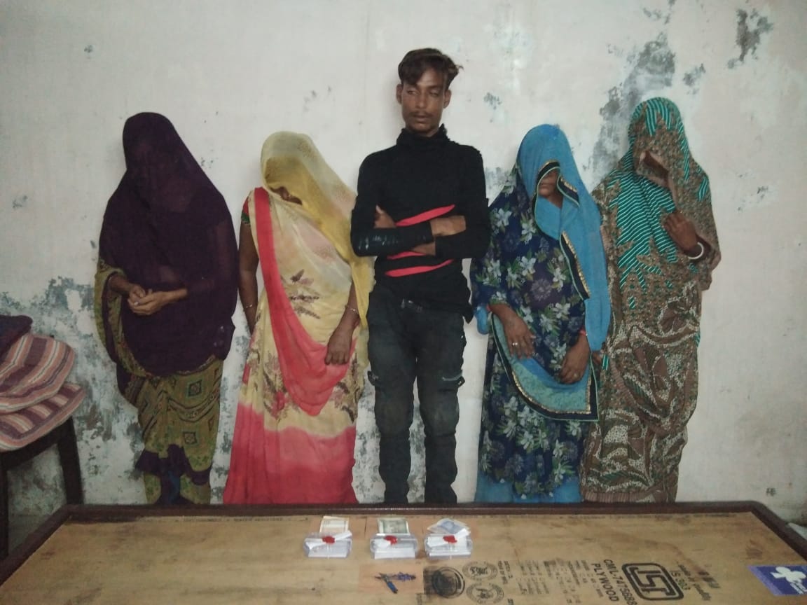 Vadodara PCB arrested five including four women gang of pick poketeers during Rathayatra