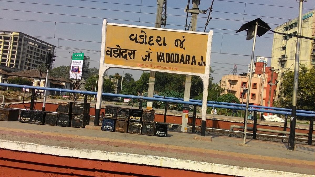Unknown passenger committed suicide at Vadodara railway station