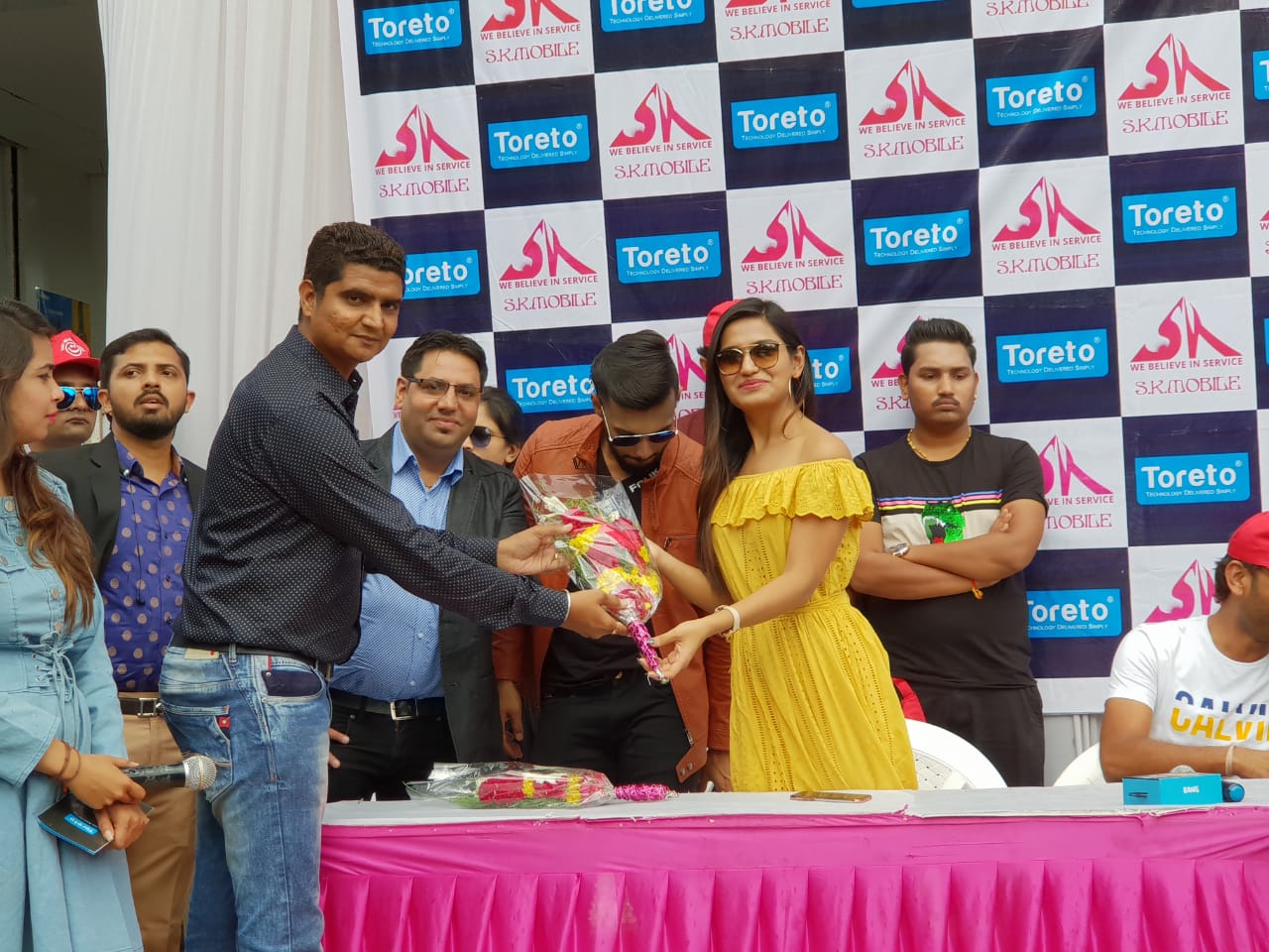 Toreto launched their branded accessories for gadgets crazy people of Vadodara at S.K. Mobile
