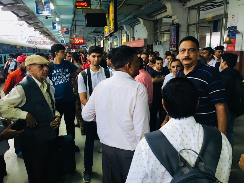 25 passengers at Vadodara station missed their train due to the change in the train timings