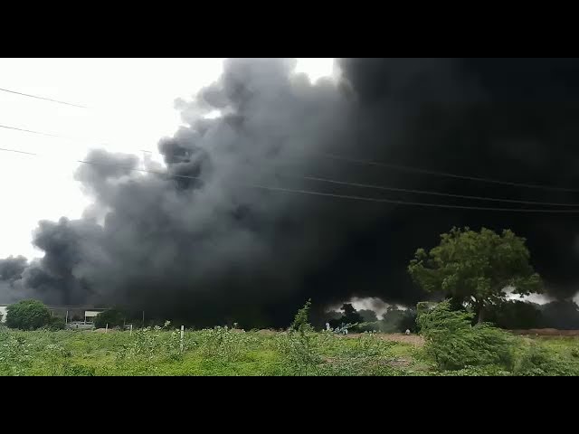 200 huts gutted in major fire inside fiber making company at Por GIDC