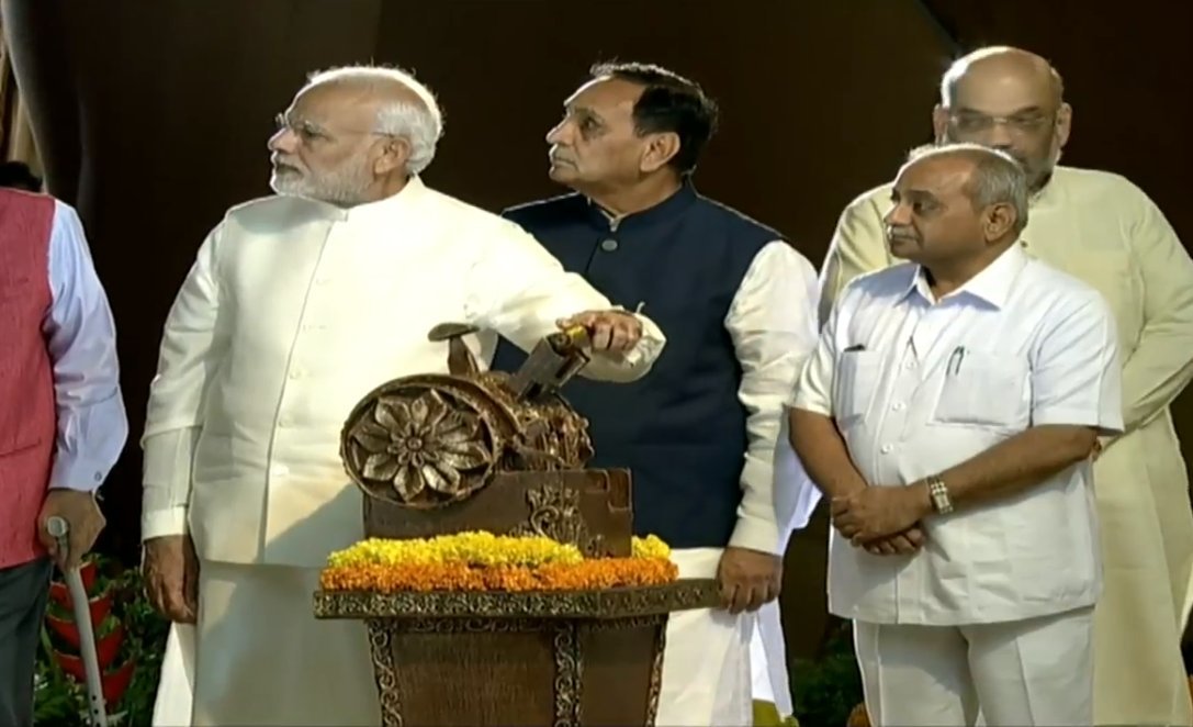 PM Narendra Modi unveils Statue of Unity