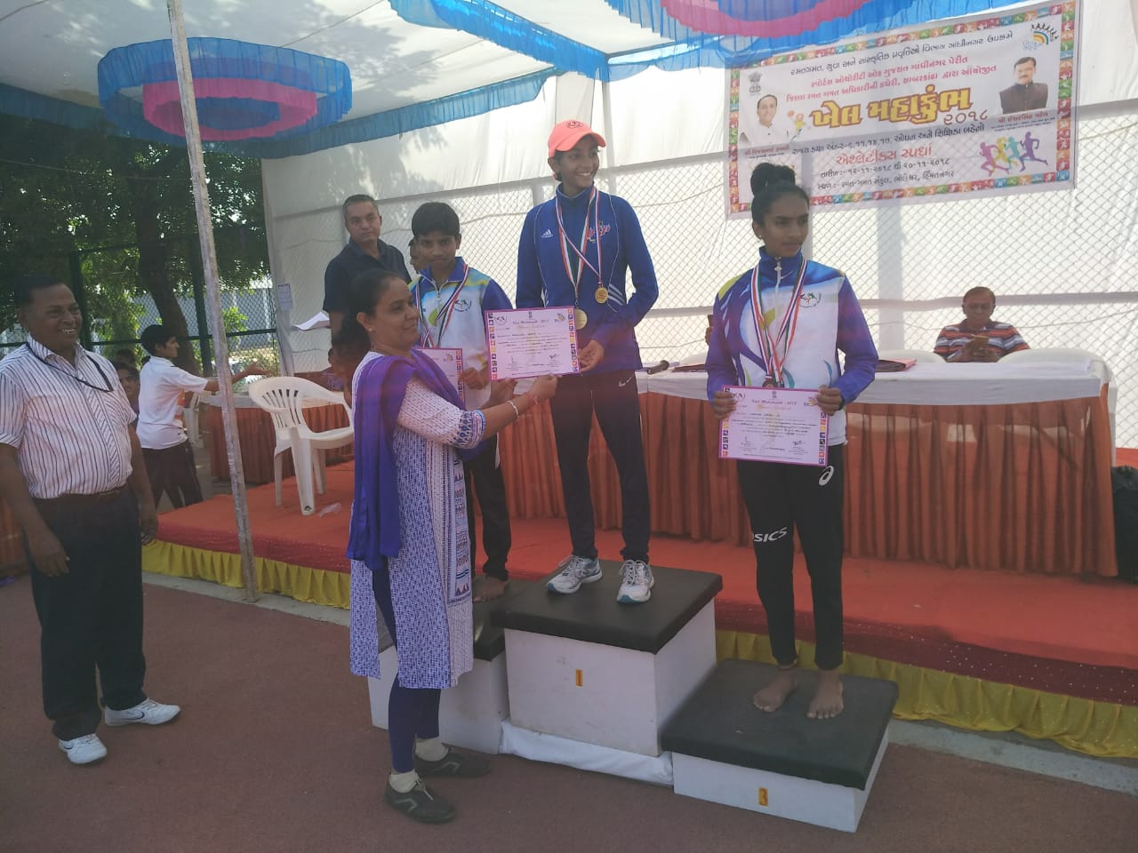 Vadodara girl Laxita Sandilea won gold medal in 600mtr race at Himmatnagar