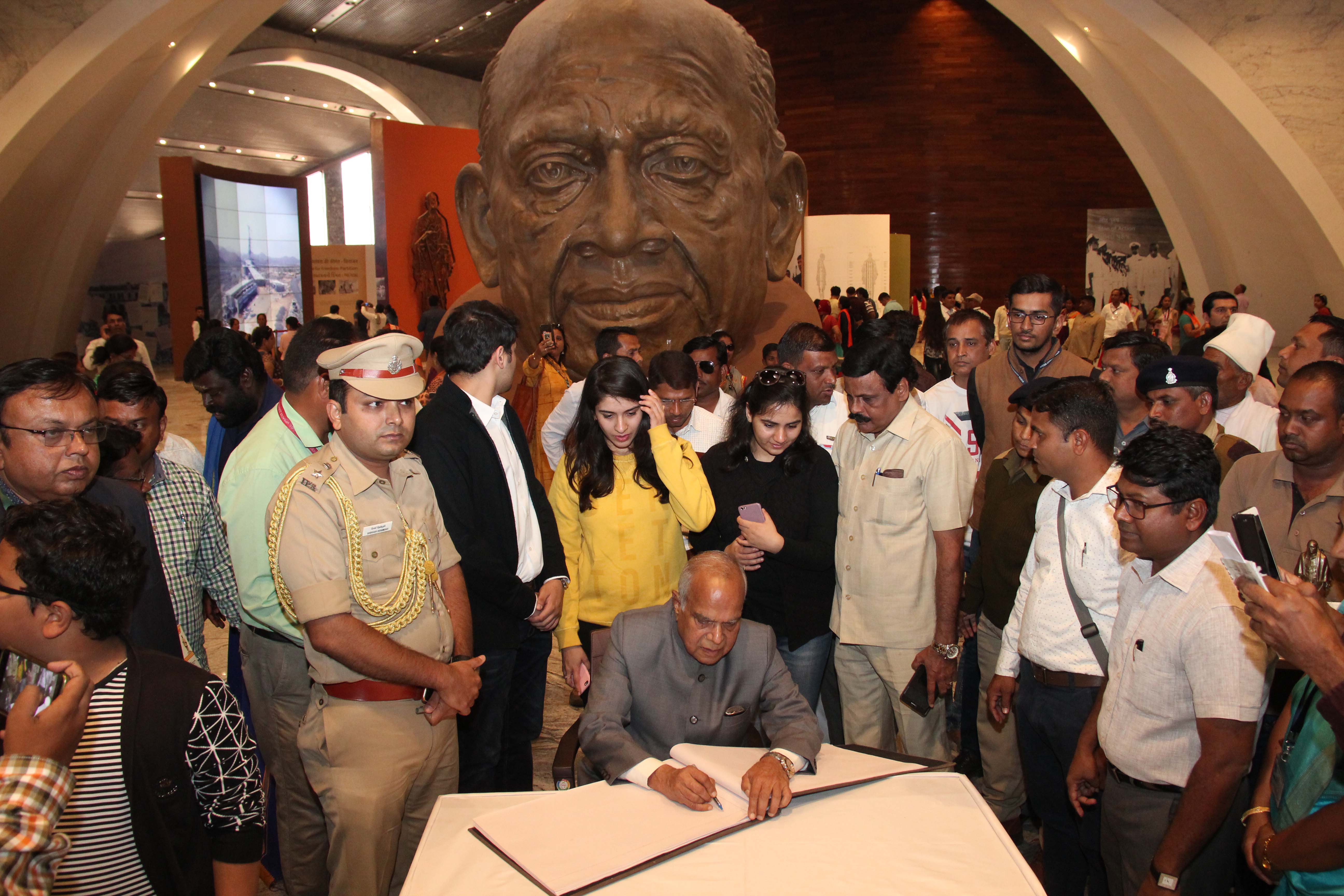 Tamilnadu governer Banwarilal Purohit visits Statue of Unity at Kevadiya