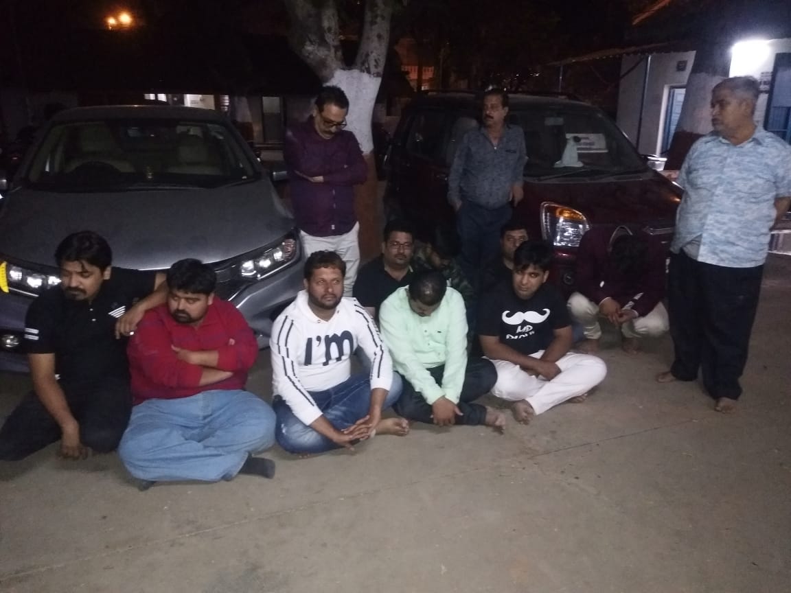 Vadodara Warasiya police raided a liquor party and caught people including women