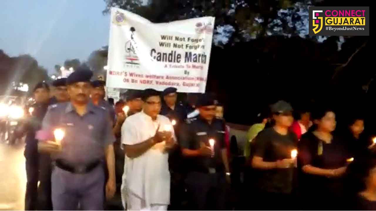 Officers and jawans of 6 NDRF paid tribute to the CRPF martyrs