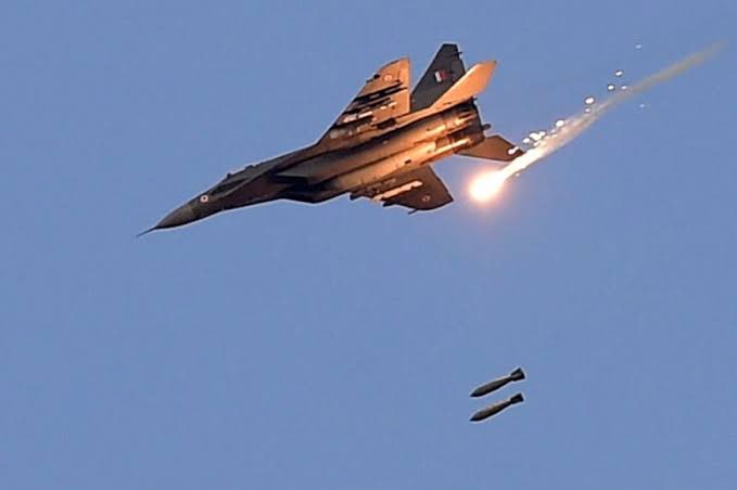 Surgical Strike Part 2 : Indian Air Force Drops 1,000 kg Laser-guided Bombs on Pakistani Soi