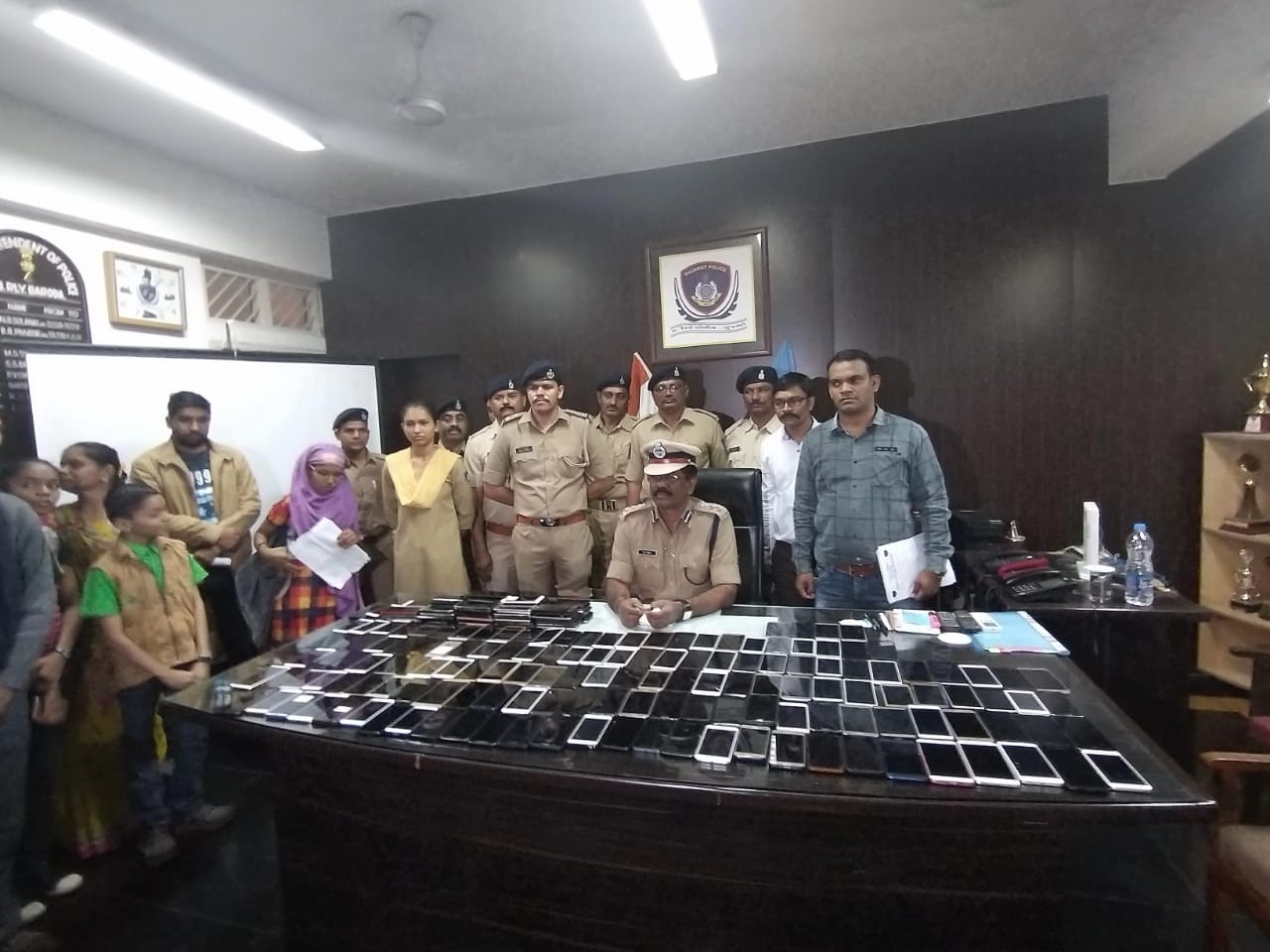 GRP found 351 mobiles worth around 29 lakhs from various states