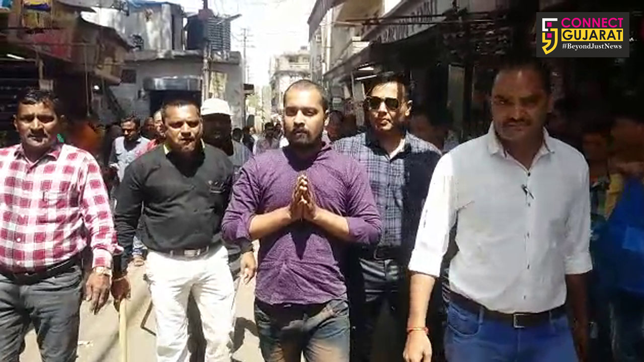 Vadodara police took out procession of main conspirator of the money extortion gang 