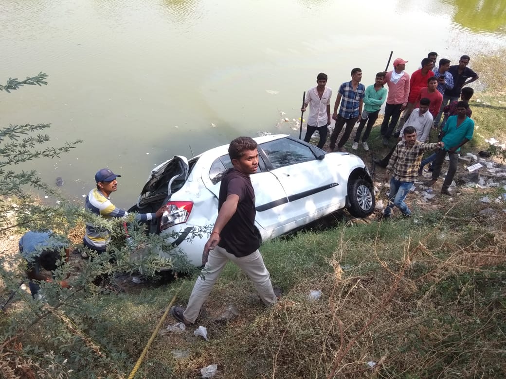Two brothers died after their car lost control and entered inside the lake at Waghodia