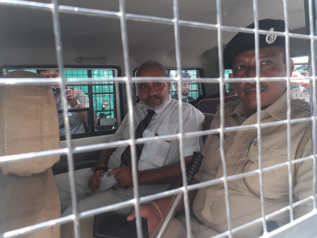 Vadodara police detained Bar President for violation of High court order