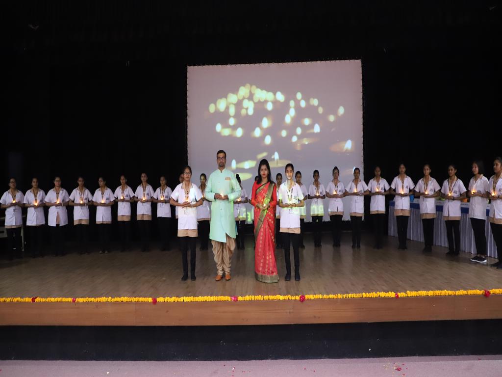 Parul Nursing Students takes part In The Auspicious Lamp Lighting Ceremony
